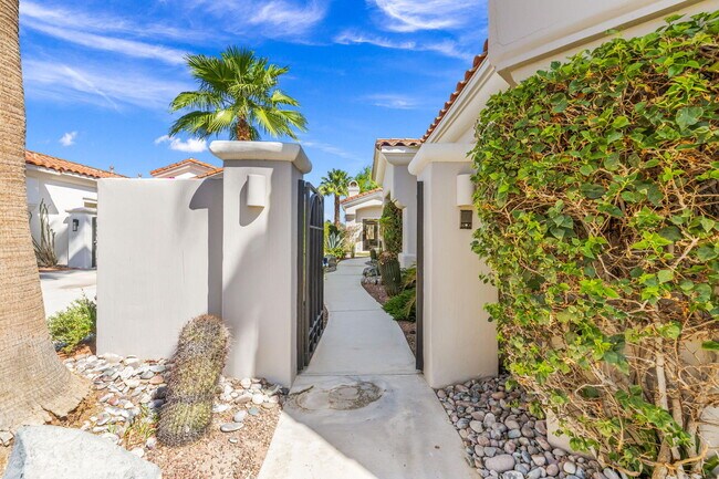Foto del edificio - 330 Gold Canyon Dr