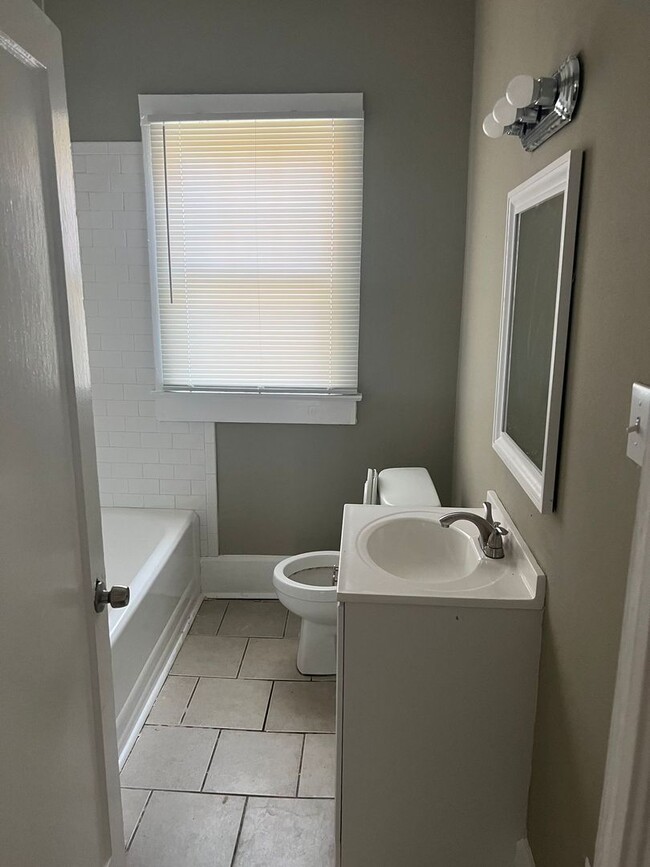 Foto del edificio - MOVE IN SPECIAL AVAILABLE!! CLEAN, READY F...