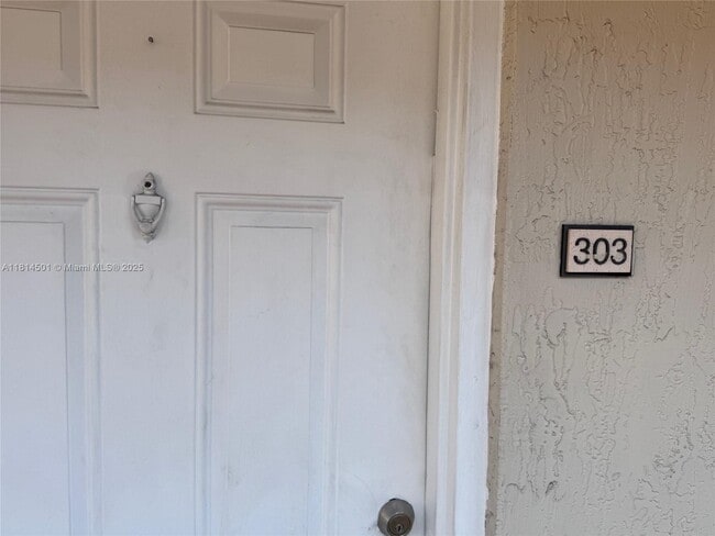 Foto del edificio - 6195 NW 186th St