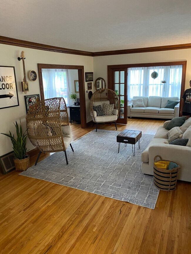 Building Photo - 4 Bed 2 bath Home Available Nov 1st, 2023 ...