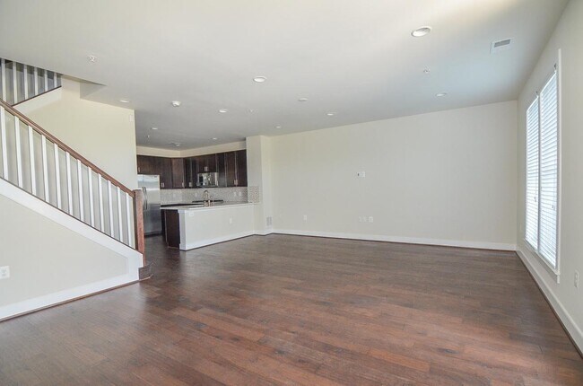 Building Photo - 2102 Potomac Ave