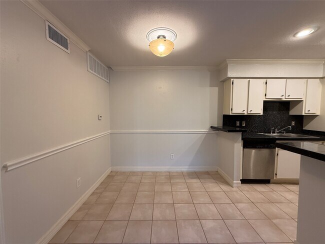 Building Photo - 2250 Bering Dr