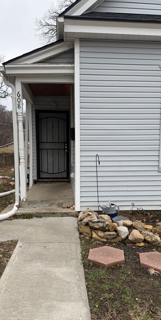 Building Photo - 608 E Missouri Ave