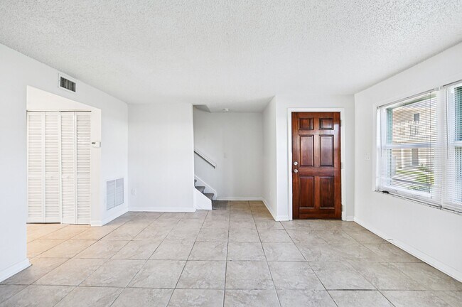 Foto del edificio - Marina Townhomes