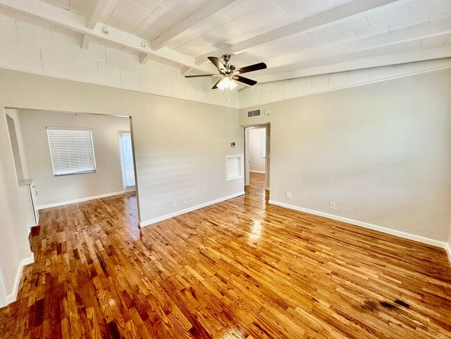 Building Photo - ** CENTRAL NAPLES ** 3 BED / 2 BATH ** ANN...