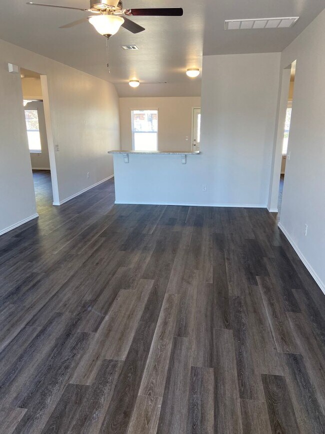 Foto del edificio - Four Bedroom | Two Bathroom Home in Mustan...