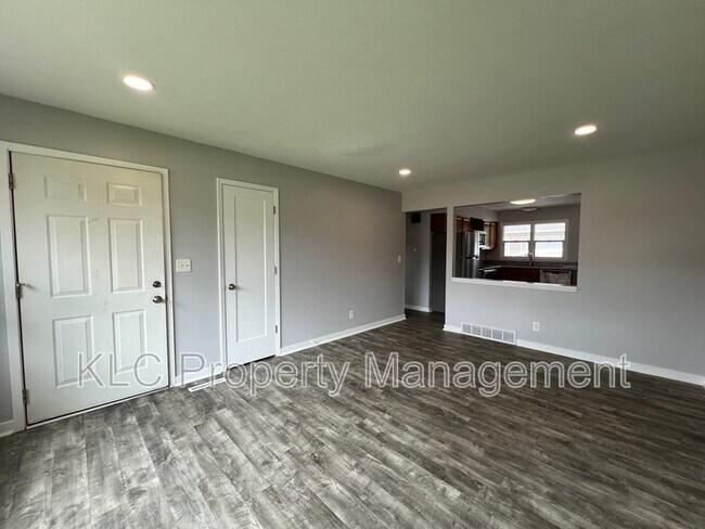 Building Photo - 1213 SE Belmont Dr