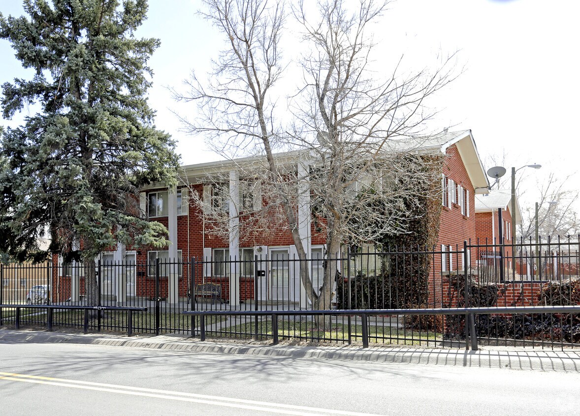 Primary Photo - 4950-4956 W 8th Ave