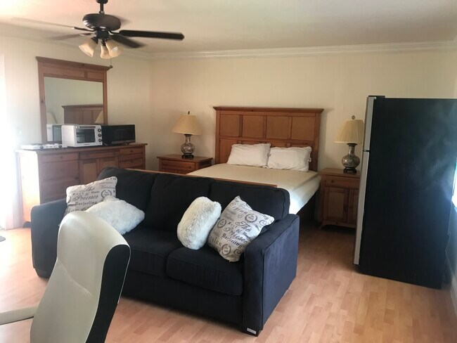 Juego de cama queen - 630 NW 7th Ave