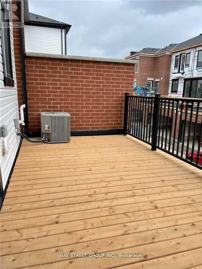 Photo du bâtiment - 980-980 Logan Dr