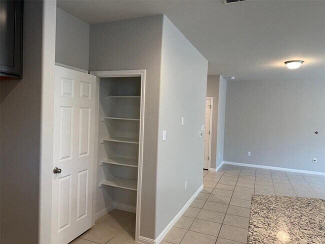 Foto del edificio - 11905 Mercantile Ln