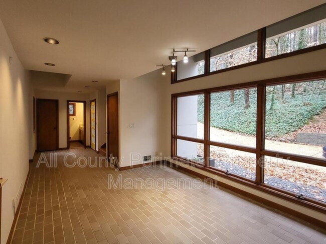 Foto del edificio - 2130 Starfire Dr NE