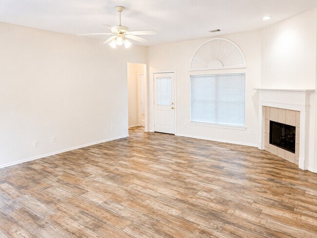 Building Photo - 2319 Ligustrum Flower Dr