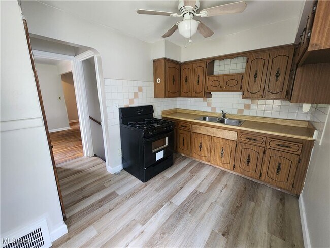 Foto del edificio - 25801 Forestview Ave