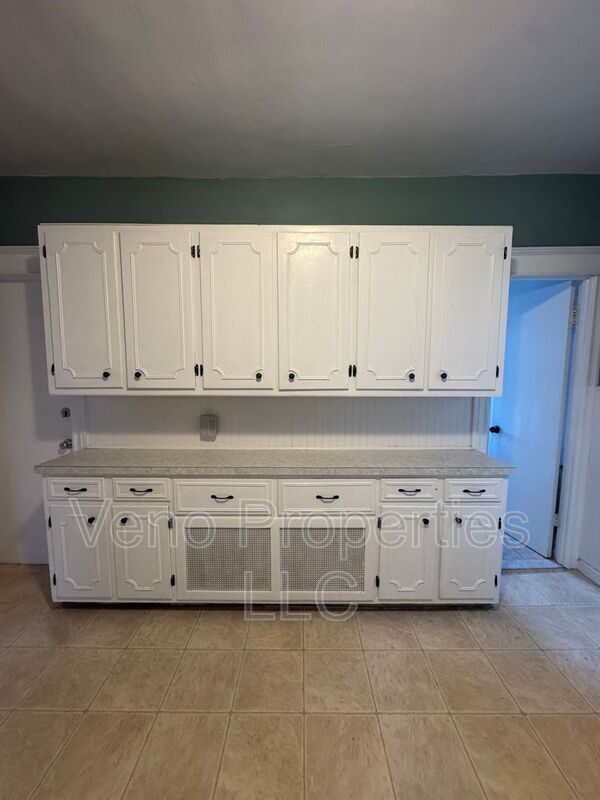 Building Photo - 305 Altamont Ave