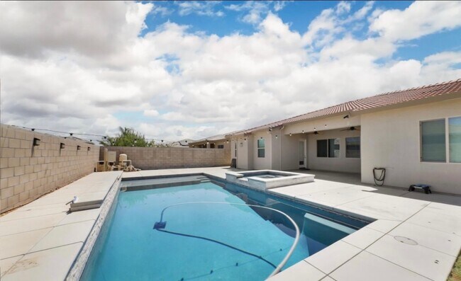 Foto del edificio - 9200 Rancho Viejo Dr