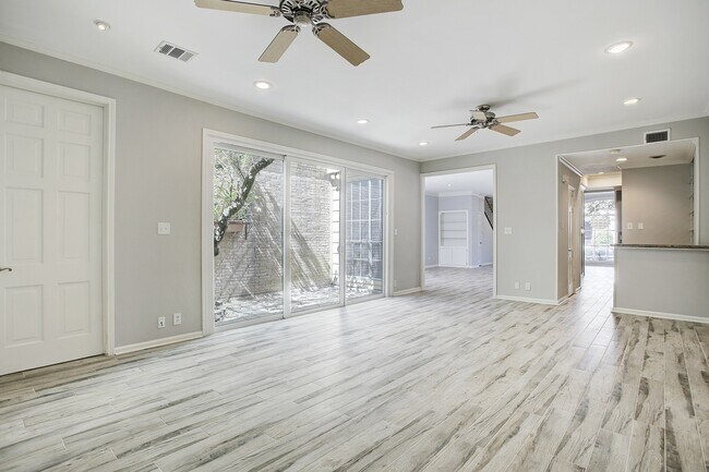 Foto del edificio - 7527 Del Monte Dr