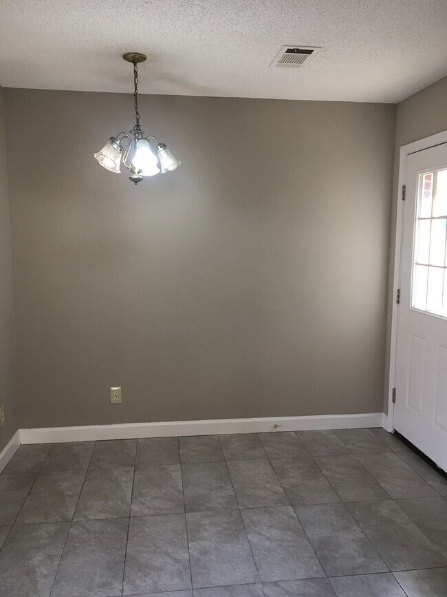 Building Photo - 311 Ridgetop Dr  Senatobia, MS