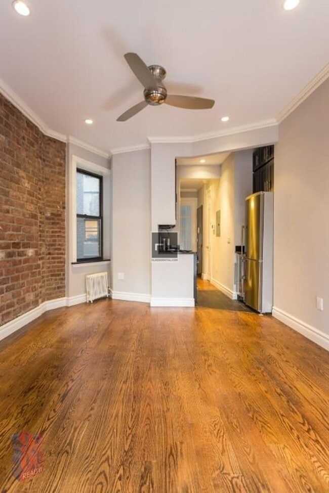 Building Photo - AVE. B