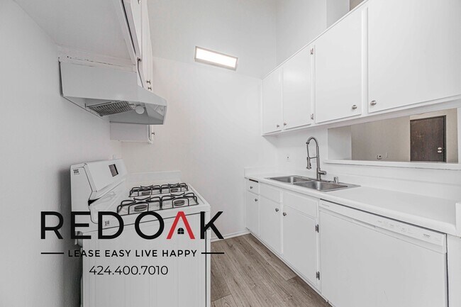 Building Photo - 8309 Cedros Ave