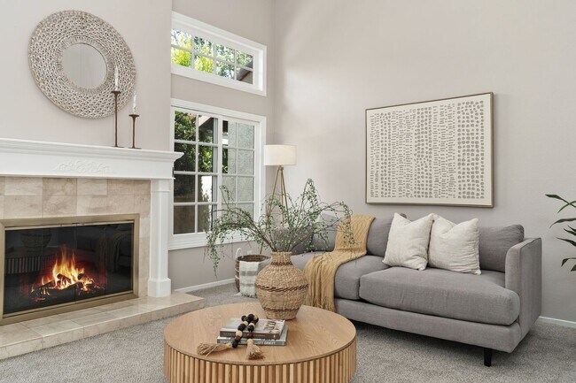 Foto del edificio - Spacious Huntington Beach Townhome