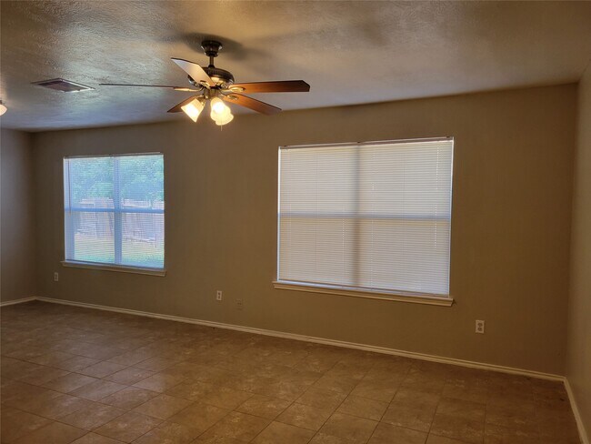 Foto del edificio - 6055 Green Heather Ln