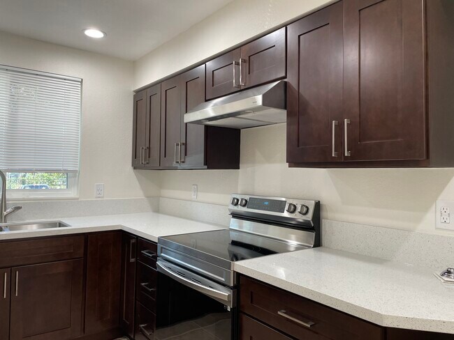 Building Photo - 25685 Pine Creek Ln