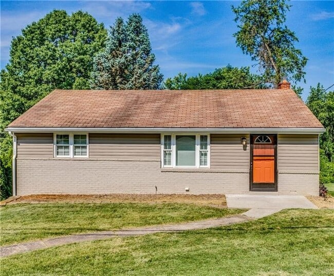 Photo - Beautiful 3 Bed / 1.5 Bath with Garage and Large Yard - Available May!! House