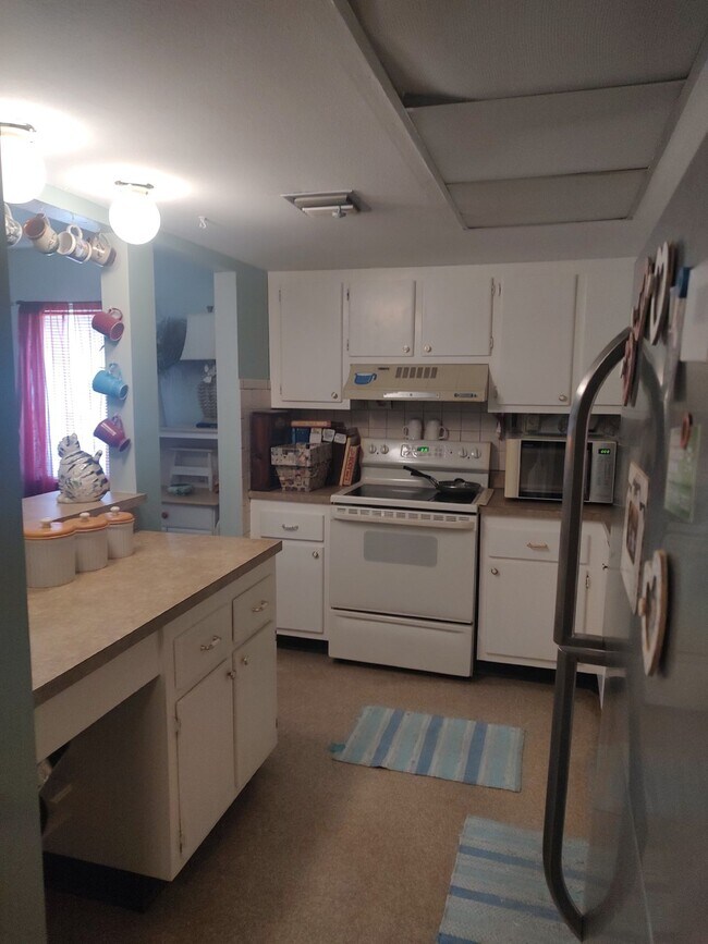 Foto del edificio - "$200 move in special! Charming 1-Bedroom ...