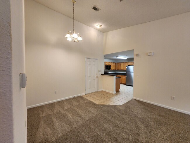 Building Photo - West Side - 3/2 Upstairs Manotak Oaks Condo
