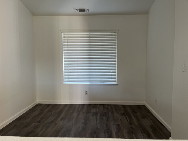 Foto del edificio - 2177 Stonewater Dr