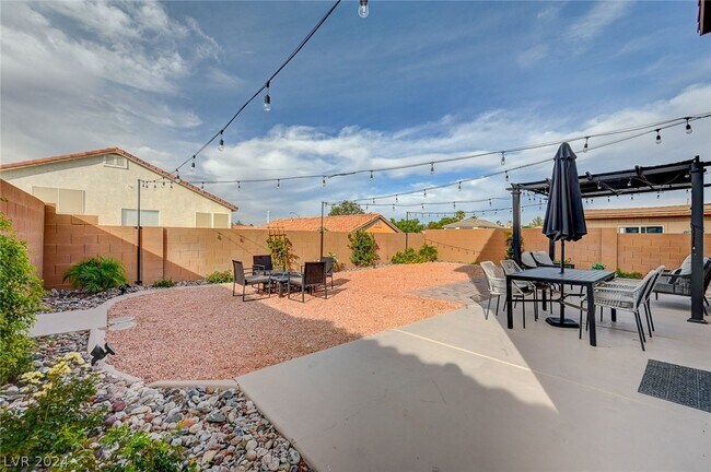 Building Photo - 526 Farrington Ct
