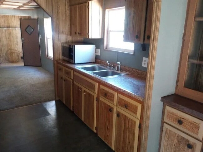 Building Photo - 3 Bedroom 3 Bathroom House