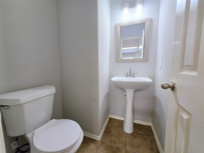 Foto del edificio - 1423 Stone Bluff Dr