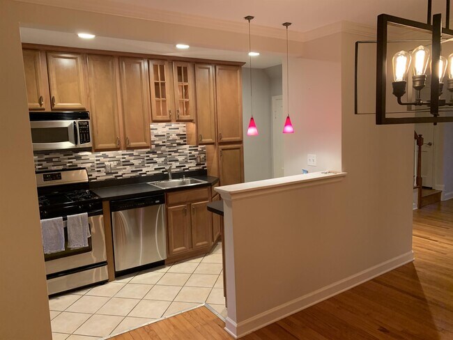 Foto del edificio - 8319 Hillendale Rd