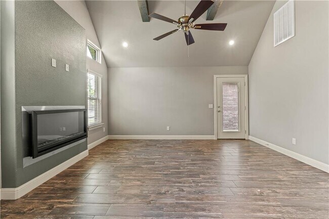 Foto del edificio - 3205 SW Riverstone Ave