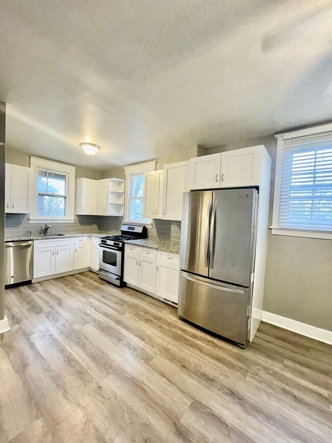 Foto del edificio - Beautiful 2 bed 2 bath in Highlands-