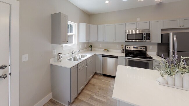 Building Photo - 256 Halo Dr