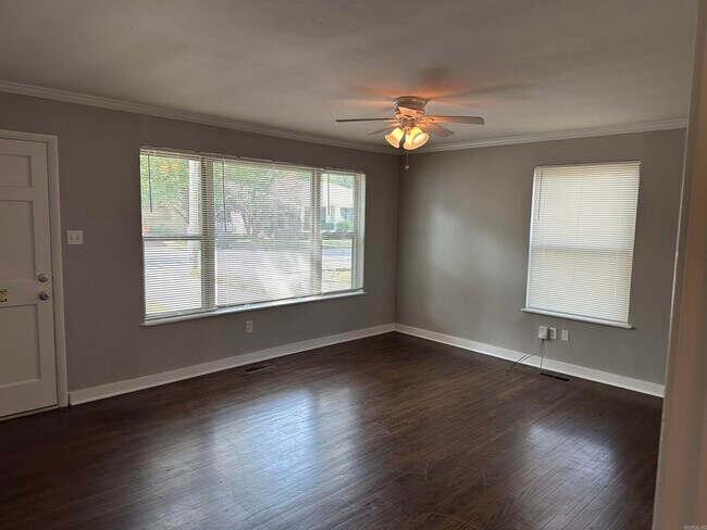 Foto del edificio - 2809 N University Ave