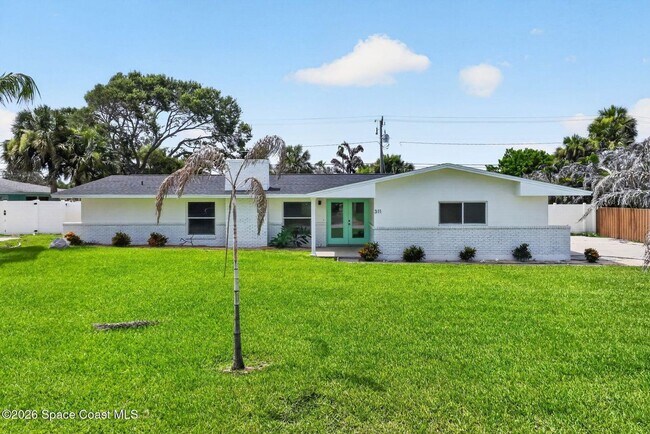 Foto del edificio - Welcome to this beautifully remodeled 4-bedroom, 3-bath home in the heart of Indialantic Beach!