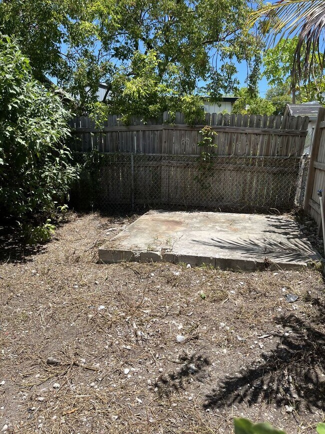 Foto del edificio - **Move in Special - 50% off first months rent**