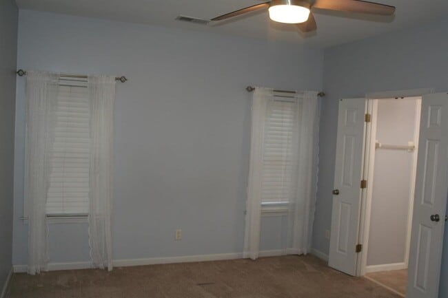 Foto del edificio - 1124 Island Pl E