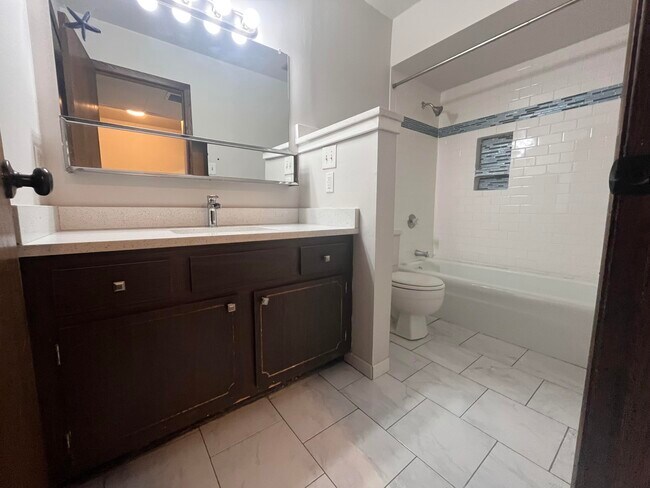 Foto del edificio - 6179 W Cold Spring Rd