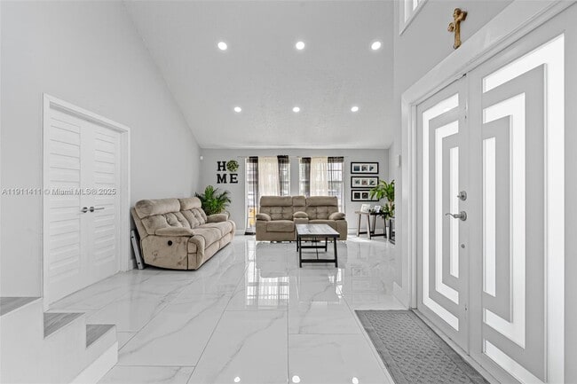 Foto del edificio - 8351 SW 39th Ct