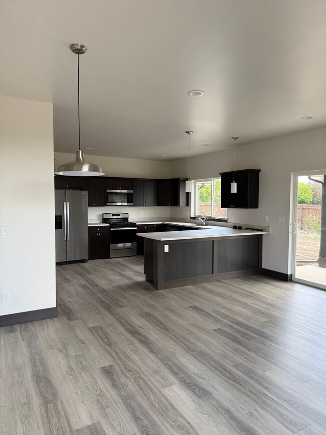 Building Photo - Brand New 3 Bed 2.5 Bath with double attac...