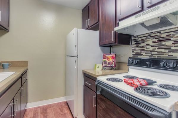 Kitchen - Chatsworth Pointe Apartment Homes