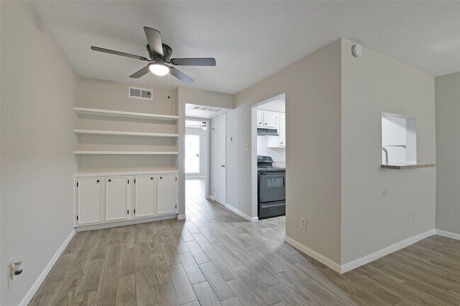 Foto del edificio - 4500 Sherwood Ln