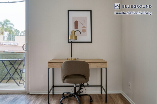 Building Photo - 467 S Arnaz Dr