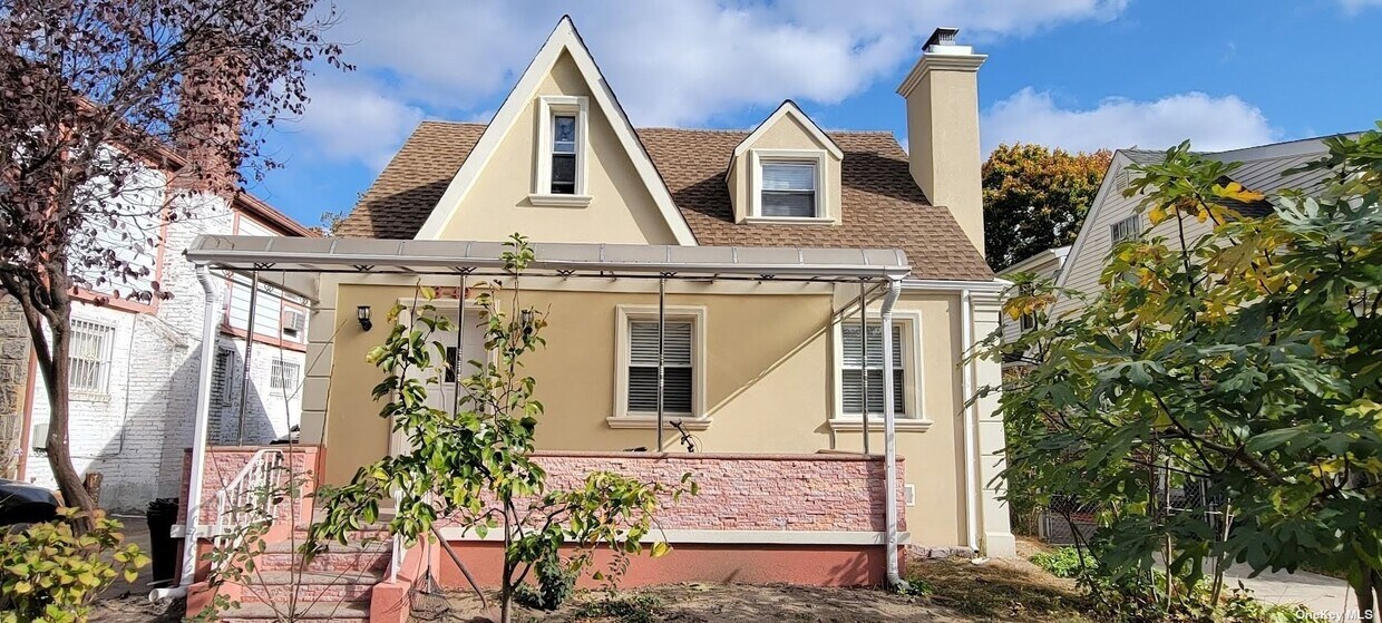Primary Photo - 73-49 188th St