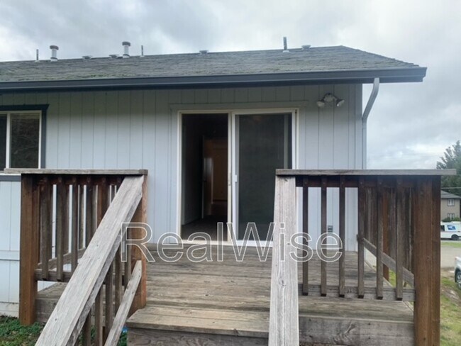 Building Photo - 1820 NE Foothill Blvd